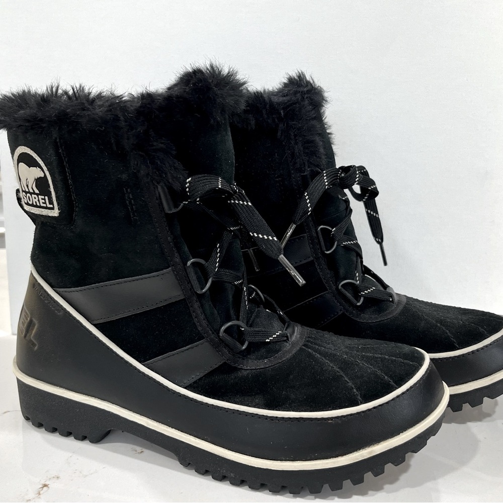 Sorel women’s Tivoli II Suede black faux fur lined lace up boots size 9.5